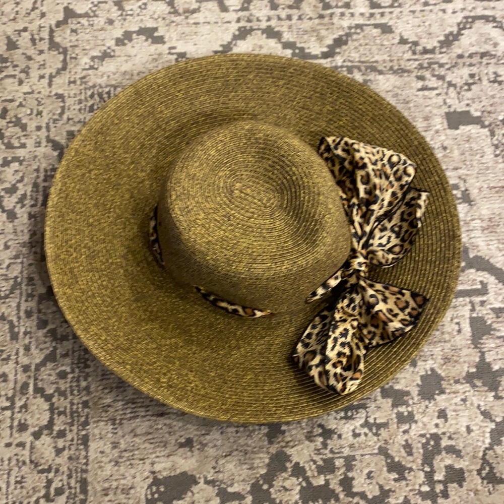 Leopard beach hat